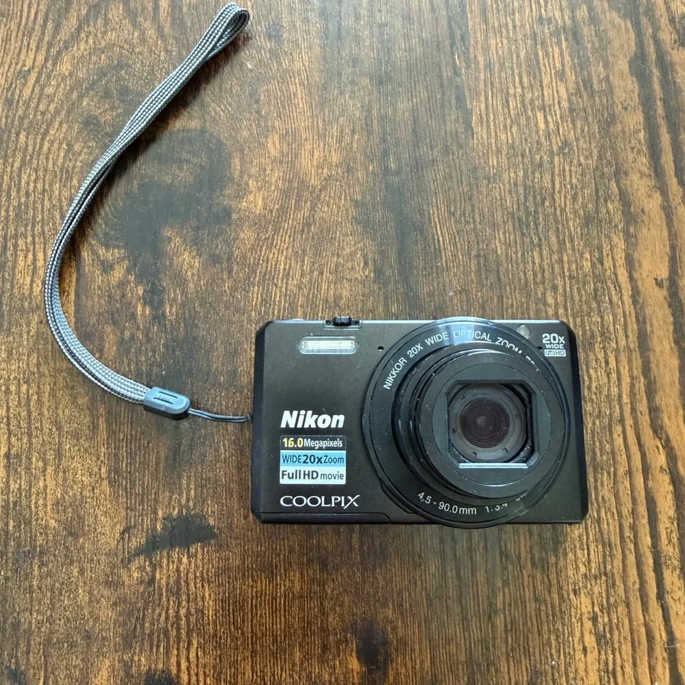 Nikon Coolpix S7000 16mp HD Video 20x Zoom Charger 2 Batteries SD Card WORKS